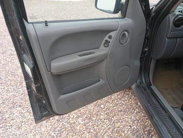 2006 LIBERTY SPORT 4X4 (5).jpg